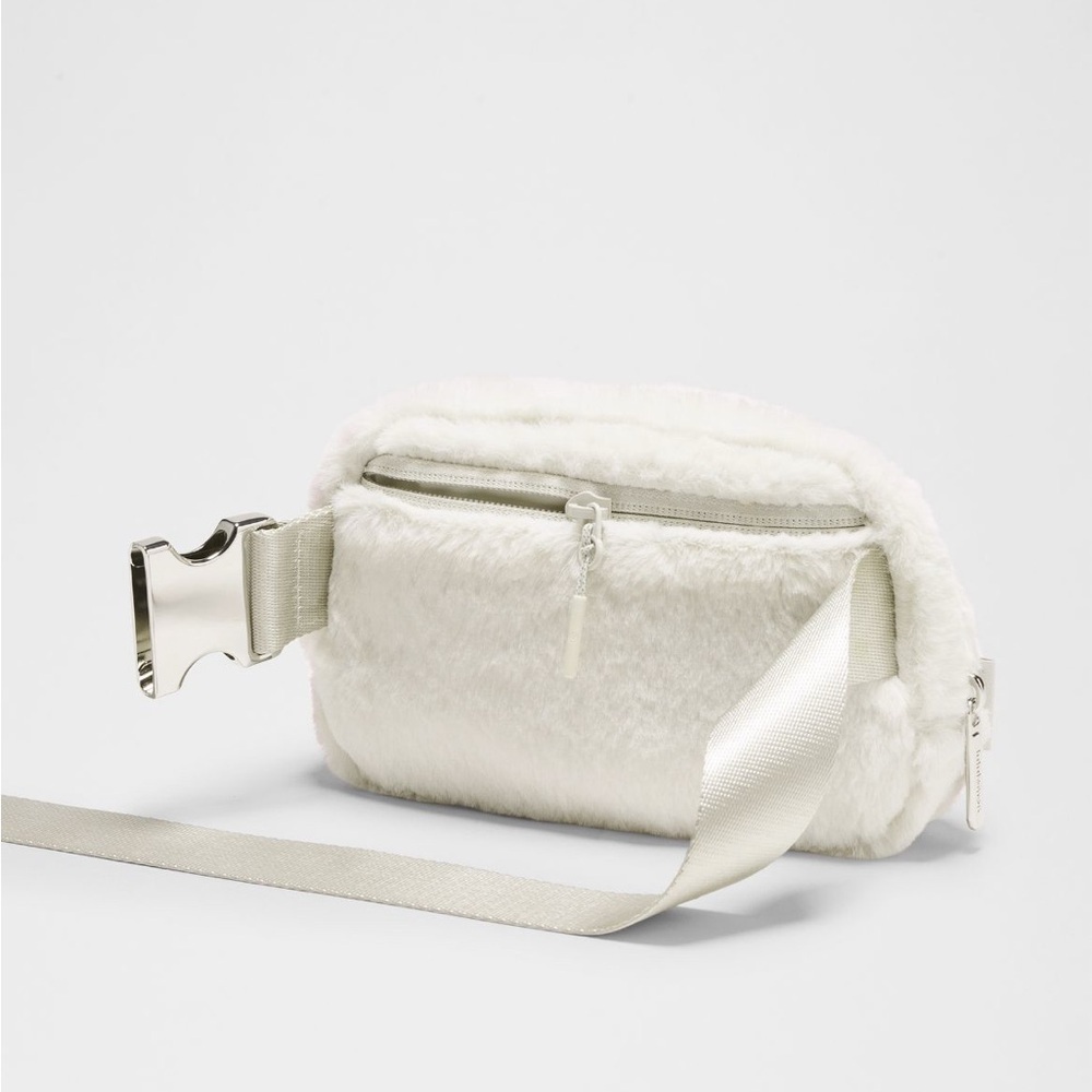 NEW LULULEMON EVERYWHERE BELT BAG
PLUSH FLEECE - Picture 5 of 10